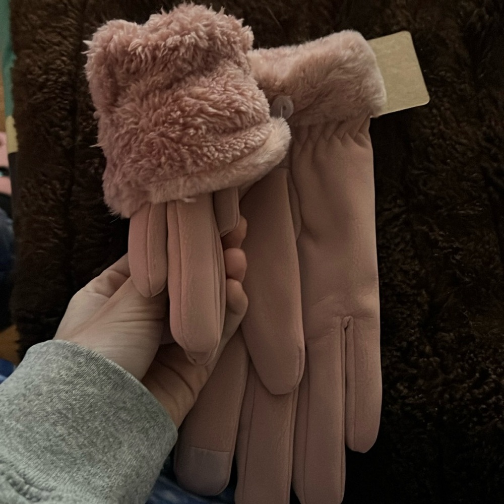 UGG Blush Colored Fuzzy Interior Winter Gloves